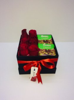 KUTUDA GÜLLER & ÇİKOLATA